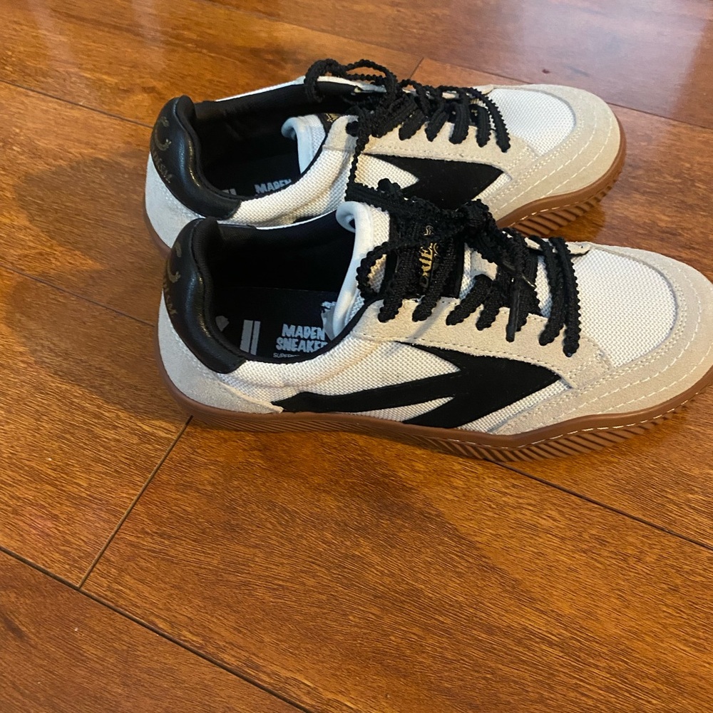 Maden sneakers women’s size 6